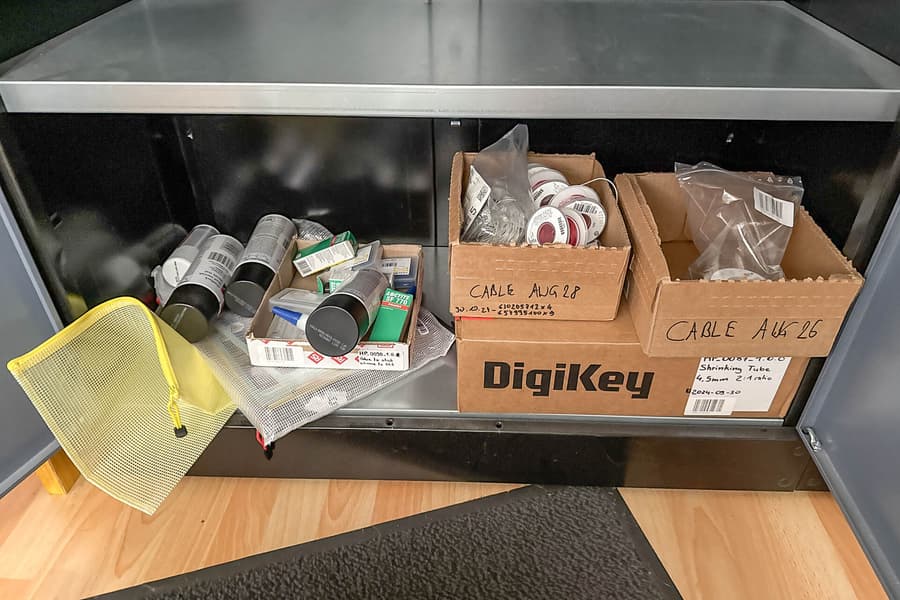 Inhalt von 2 Regalebenen: Verbrauchsmaterial